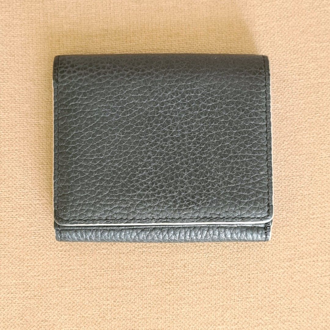 Authentic Kate Spade Bifold Wallet (Category: Luxury Bags & Wallets) located in Manila. Submitted by daintydane (Listing ID 1350781739, Image 2). Description: Still in good condition. Logo is slightly faded. Normal signs of use. With Coin Compartment. Pebbled Leather. ✅ mode of payment: BPI, Paymaya, GCash ✅ shipping via lalamove/grab for metro manila and gogo xpress for provinces. sf shouldered by buyer..