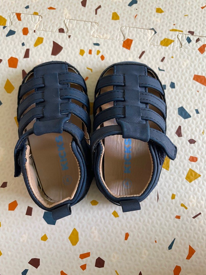 Baby shoes - 4 pairs (Category: Babies & Kids Fashion) located in Pasig City. Submitted by custardous (Listing ID 1350773053, Image 1). Description: Baby shoes -3 for 800.