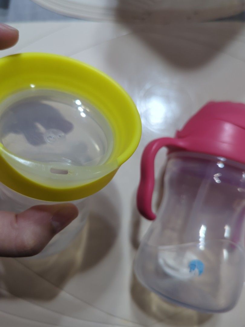 CLEARANCE SALE b.box set sippy cup and training cup (Category: Weaning & Toddler Feeding) located in Manila. Submitted by declutter_777 (Listing ID 1350752205, Image 2). Description: sold as a set.