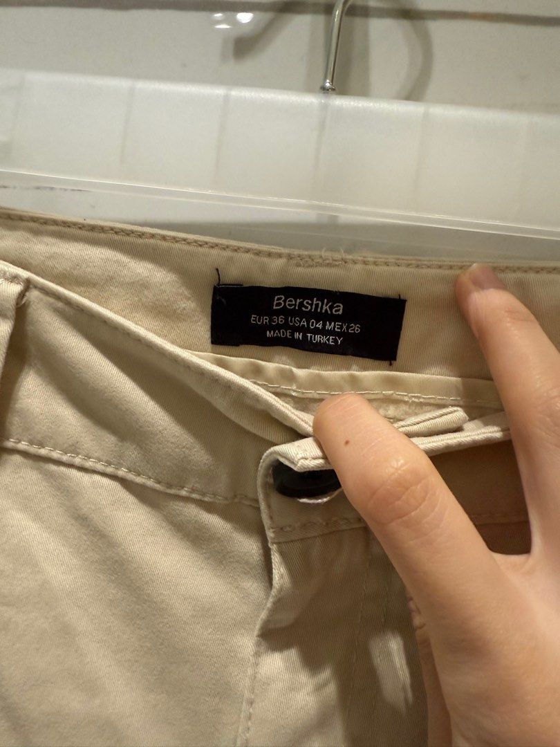 Bershka Cropped Khaki Pants (Category: Other Bottoms) located in Mandaluyong City. Submitted by my.closetcleanup (Listing ID 1350853196, Image 3). Description: Payment Methods: GCash BDO Metrobank Delivery Options: Metro Manila - Lalamove or Grab Provincial - LBC Shipping fee shouldered by buyer.