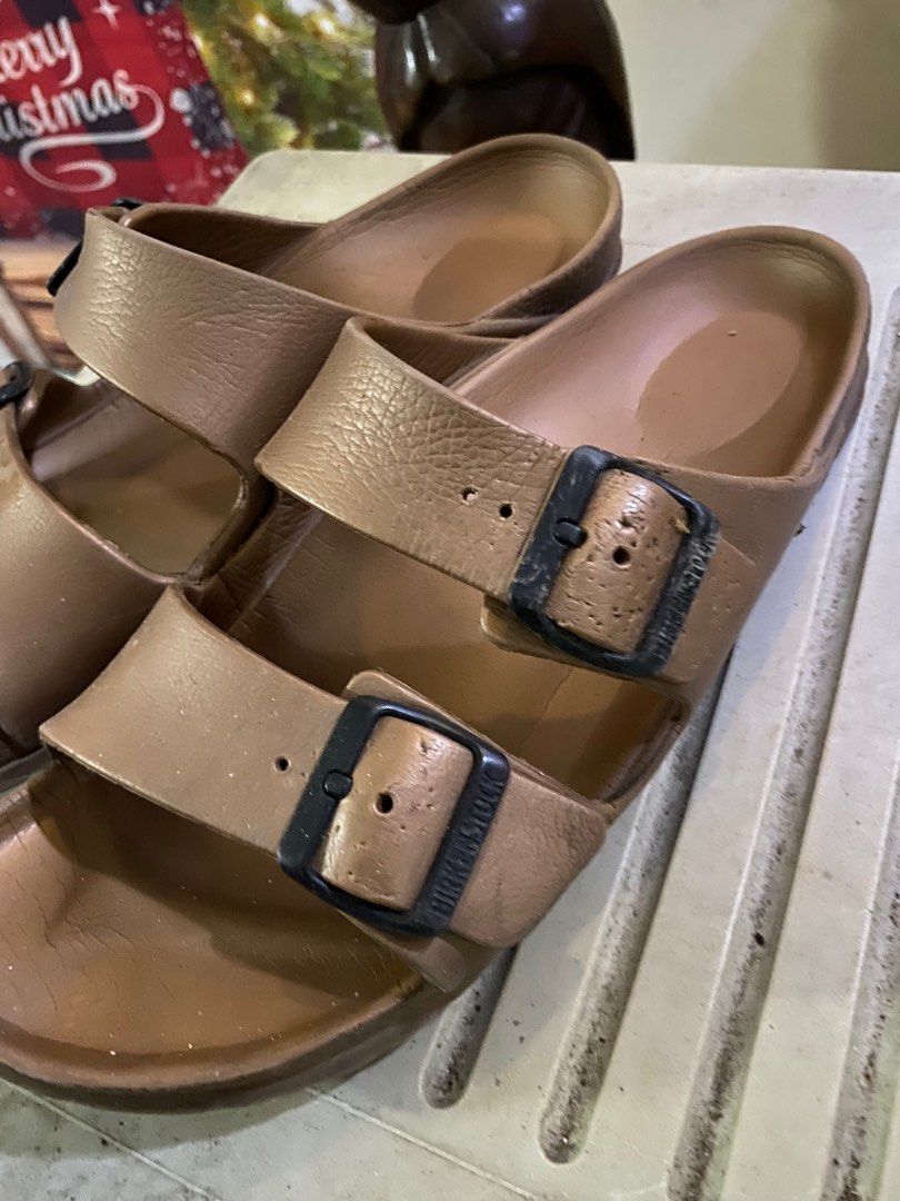 Birkenstock Arizona 42 (Category: Slippers and slides) located in Quezon City. Submitted by addam.acebuque (Listing ID 1350856655, Image 1). Description: Birkenstock 42 Brown = 500 Gray = 800.