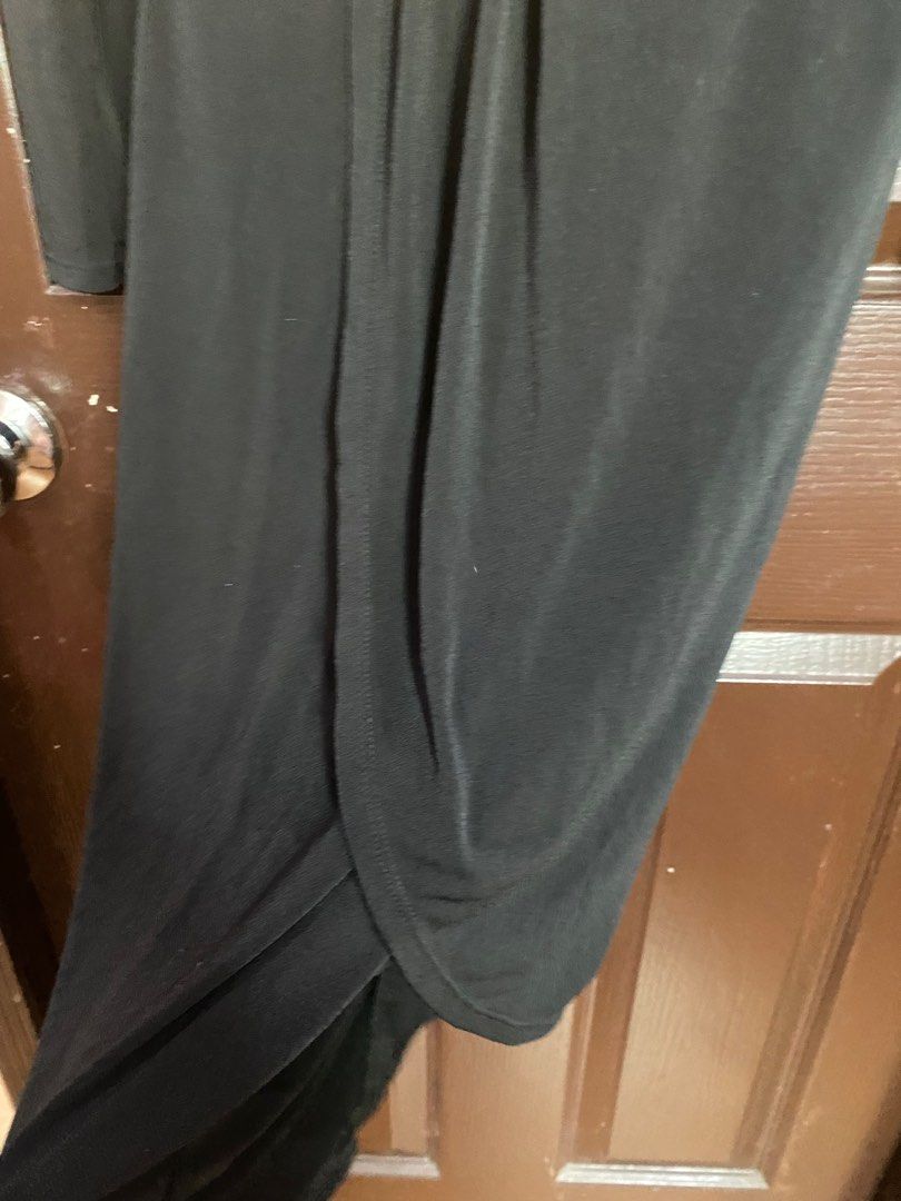 Black Fitted Dress (Category: Dresses) located in Manila. Submitted by pinpoints (Listing ID 1350733146, Image 3). Description: Nice shape Stretchy fabric Can be worn formal or corporate Evening dress.