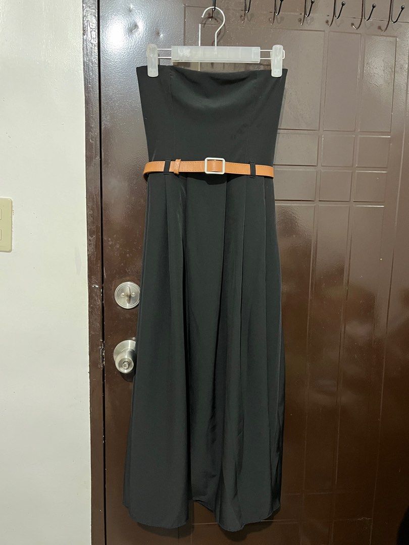 Black Tube Dress (Category: Dresses) located in Plaridel. Submitted by khiiira (Listing ID 1350894430, Image 3). Description: Di nagamit. Sinukat lang. best worn if you have measurements less than: Chest=less than 38” Waist= less than 36” Hips= less or equal to 44” Small to semi large.