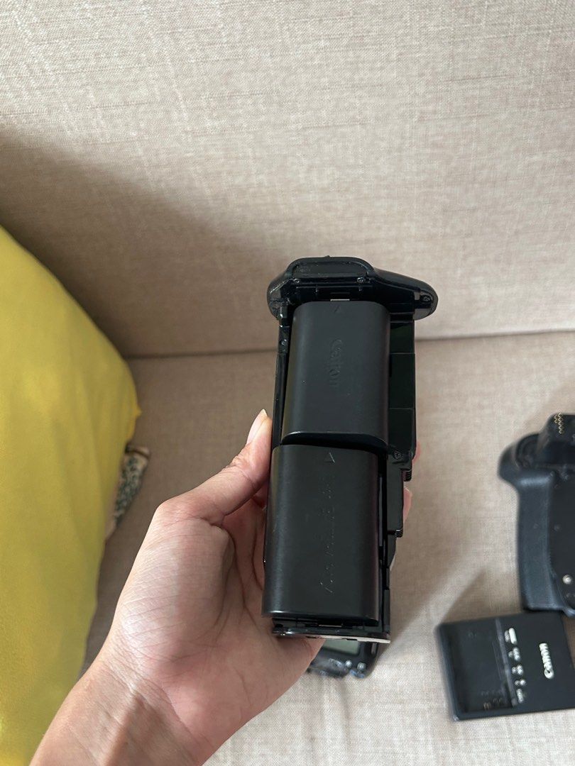 Canon EOS 70 D (needs repair) (Category: Cameras) located in Dumaguete. Submitted by hellograbs (Listing ID 1350774771, Image 3). Description: I had it checked here in our province. it needs motherboard replacament and has no power. Accepting reasonable offers. also can sell the parts separately. Take both pictures and videos. accepting reasonable offers Buy at your own risk.