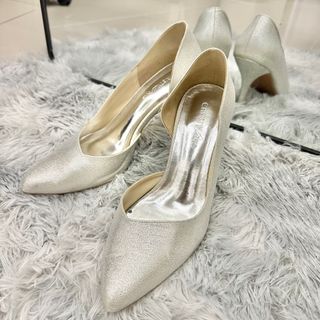(Category: ) located in . Submitted by amani_wardrobe (Listing ID 1350837468, Image 1). Description: .