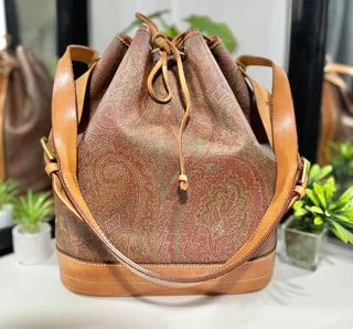(Category: ) located in . Submitted by theluxebags (Listing ID 1350785197, Image 1). Description: .
