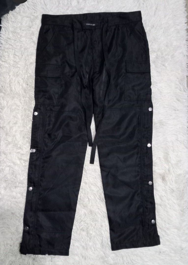 fear of god snap cargo pants (Category: Trousers) located in Dumaguete. Submitted by r0ge13 (Listing ID 1350770931, Image 1). Description: like new "waist 34 to 35" kasya "lenght 39" nego pa pm.