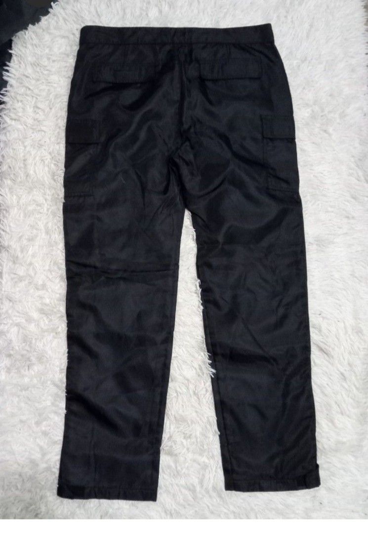 fear of god snap cargo pants (Category: Trousers) located in Dumaguete. Submitted by r0ge13 (Listing ID 1350770931, Image 3). Description: like new "waist 34 to 35" kasya "lenght 39" nego pa pm.