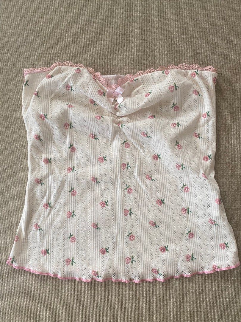 Floral Tube Top (Category: Others Tops) located in Manila. Submitted by elicopter (Listing ID 1350861361, Image 1). Description: Rfs: Too big for me Tried once for fitting only.