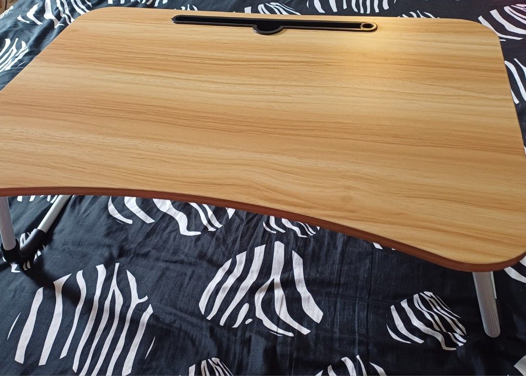 Foldable Table (Category: Desktops) located in Singapore. Submitted by lxxxxxyyy99158 (Listing ID 1350785033, Image 1). Description: .