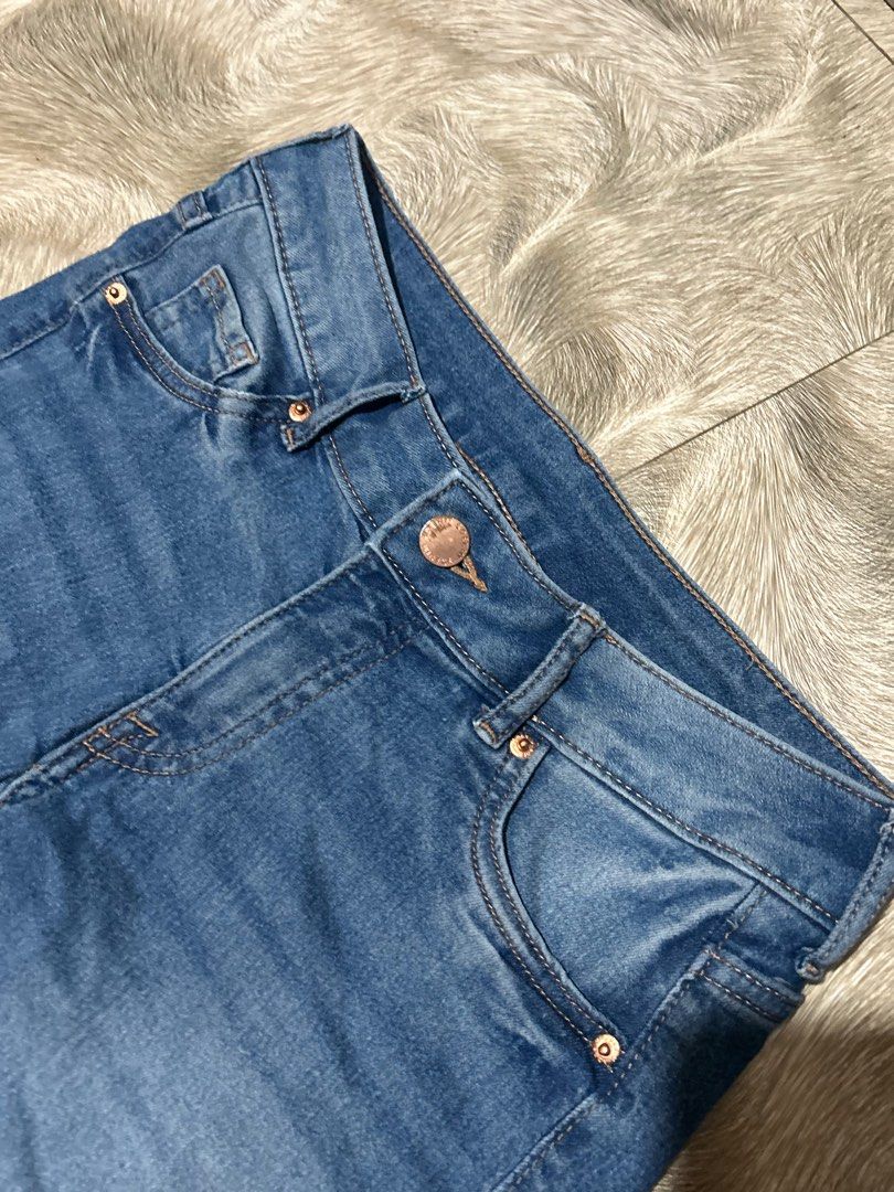 h&m low waist jeans (Category: Jeans) located in Santiago. Submitted by applee19 (Listing ID 1350804538, Image 2). Description: size 34.