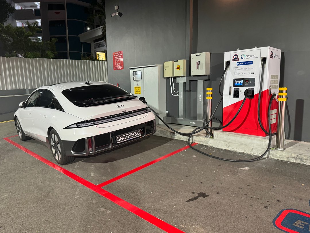 Hyundai Ioniq Electric Ioniq 6 Auto (Category: Used Cars) located in Singapore. Submitted by dannyeng (Listing ID 1350737421, Image 3). Description: Only direct buyer please The ioniq 6 a streamliner inspired design EV that offers a very low cd of 0.21 thus enabling the most efficient use of the 53kWh battery pack with a range of more than 429km on a full charge. Made in Korea unit in white colour with warranty by Komoco of 8 years battery; 10 ye