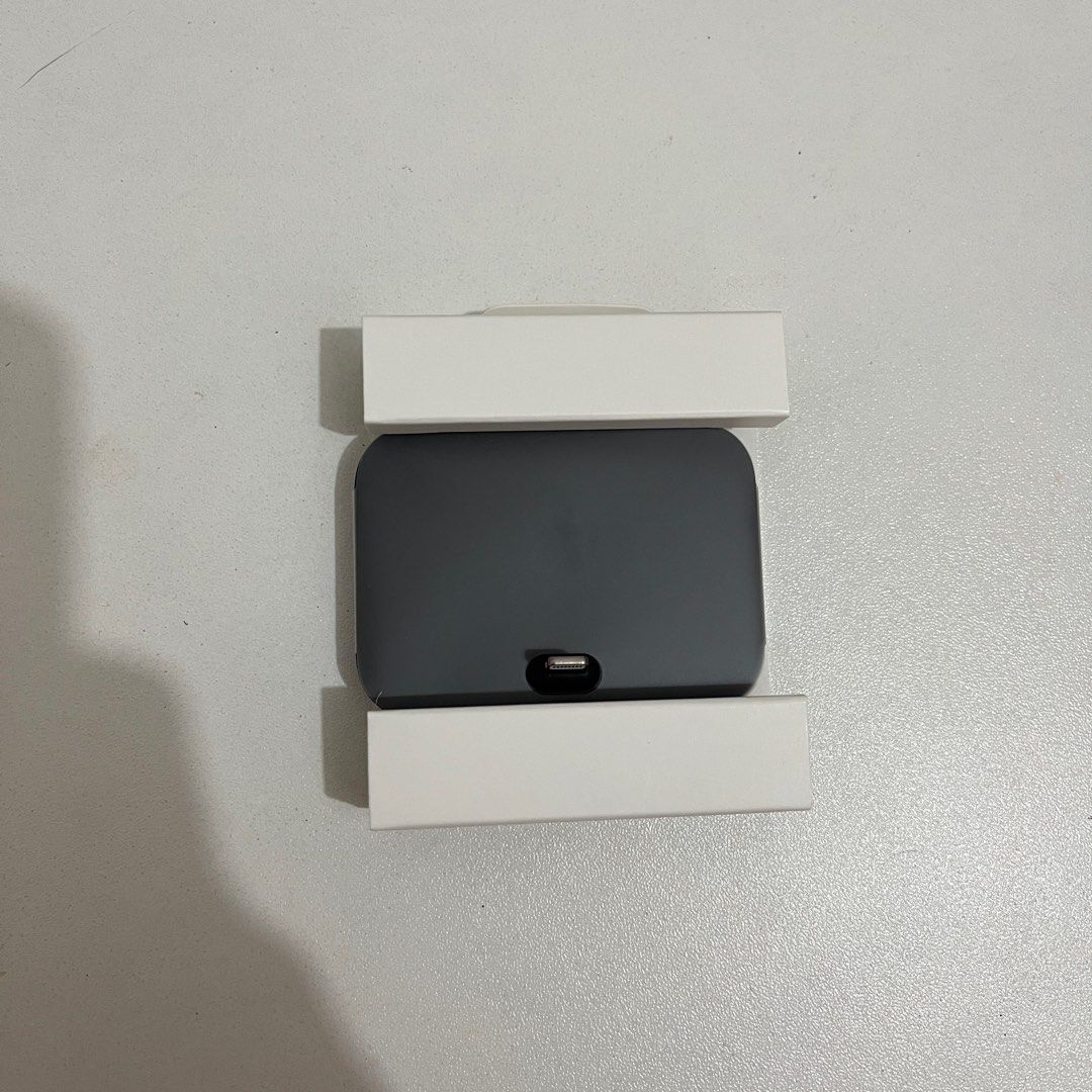 iPhone Lightning Dock Black (Category: Chargers & Cables) located in Quezon City. Submitted by freshlumpia (Listing ID 1350874539, Image 2). Description: BRAND NEW !! Used once only to try if it works RFS: I accidentally got two of the same product lmao 💀 The dock provides 5 volts of power at up to 2.5 amps for quicker charging and includes a 3.5 mm audio jack to attach headphones or speakers. It does not support fast charging from a power adapt