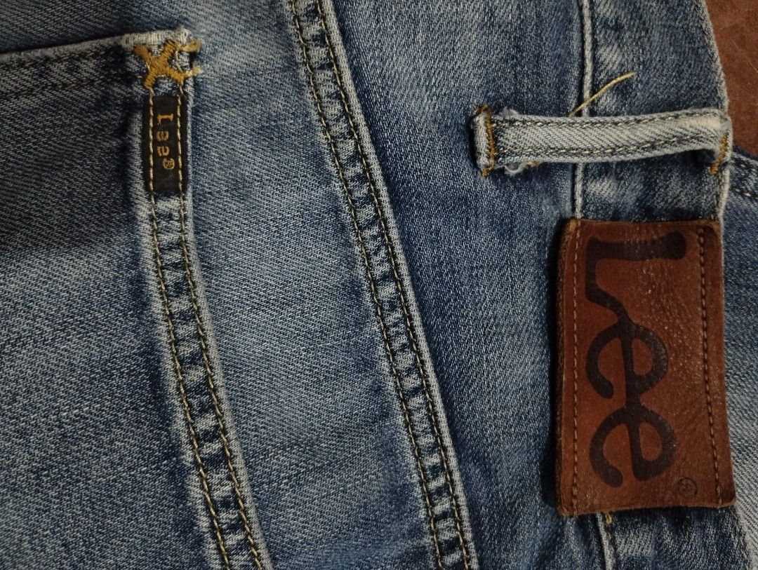 Lee jeans (Category: Jeans) located in Prosperidad. Submitted by yangbai (Listing ID 1350825579, Image 3). Description: excellent condition 30/41.