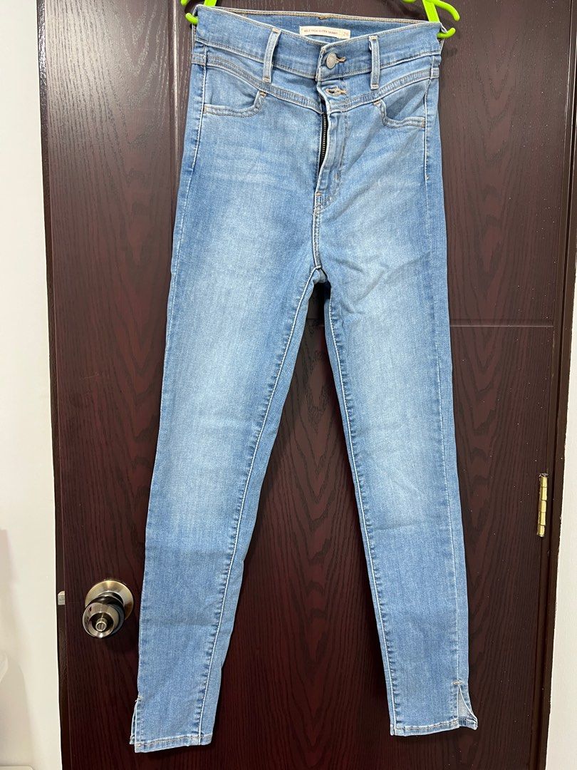 Levi's mile high super skinny (Category: Jeans) located in Carmona. Submitted by Raiment (Listing ID 1350742052, Image 1). Description: Never used but washed Size 26.