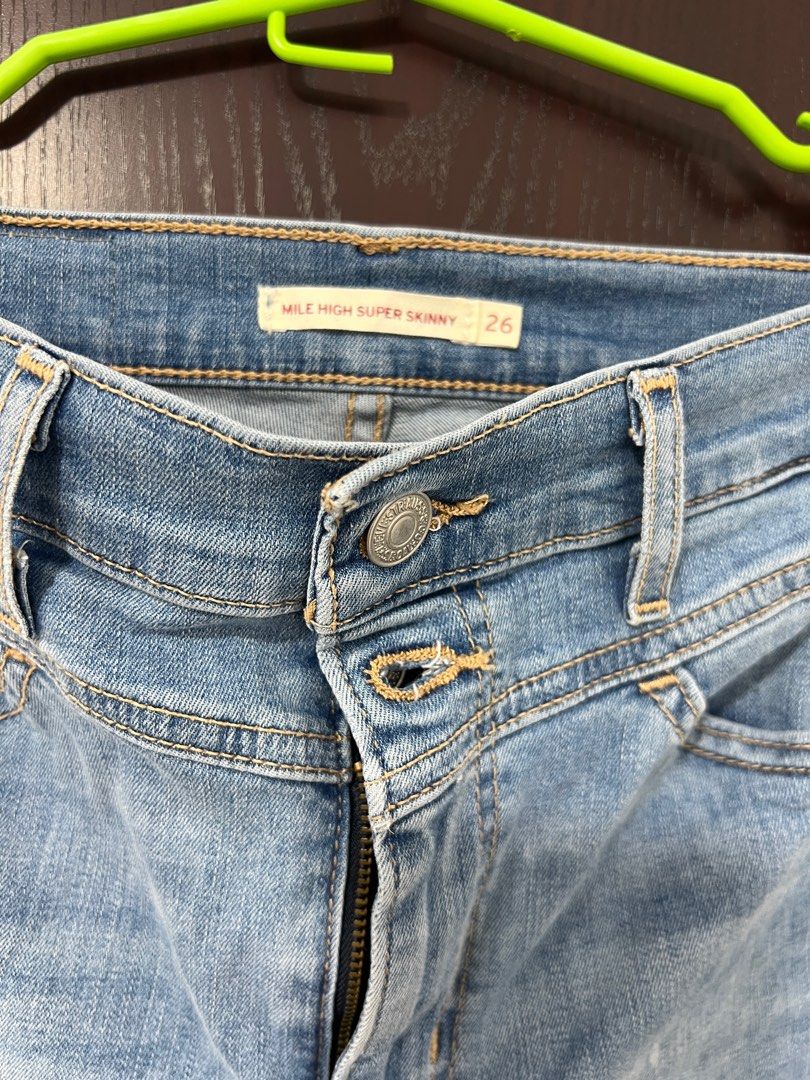 Levi's mile high super skinny (Category: Jeans) located in Carmona. Submitted by Raiment (Listing ID 1350742052, Image 2). Description: Never used but washed Size 26.