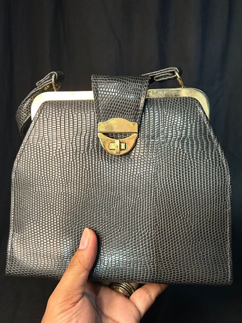 LIZARD LEATHER BAG. STAND ALONE Bag. Vintage bag (Category: Luxury Bags & Wallets) located in Quezon City. Submitted by WIMC2ndaccount (Listing ID 1350783074, Image 2). Description: LIZARD LEATHER BAG. STAND ALONE Bag. Vintage bag ☑️ITEM IN JAPAN ☑️VINTAGE ☑️100% ORIGINAL ☑️Faux lizard only ☑️good condition ☑️ 20 X 18 CM ☑️manage your EXPECTATIONS this is second hand / vintage bag HINDI po BRANDNEW Binibili mo 🔴normal sign of usage, kasya phone 