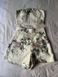 (Category: ) located in . Submitted by lilxc.cherries (Listing ID 1350756603, Image 1). Description: .