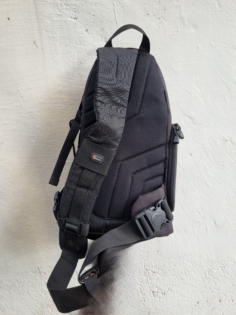 Lowepro Slingshot 200aw (Category: Camera Bags & Carriers) located in Quezon City. Submitted by render97 (Listing ID 1350795560, Image 3). Description: lowepro Slingshot 200AW lightly used and everything insider is in very good condition, like new even. RFS: since I sold my camera setup, didn't see the need to keep this around as well. price is at 2600 and slightly negotiable. if interested, meetups are around Shopwise Commonwealth area. if need 