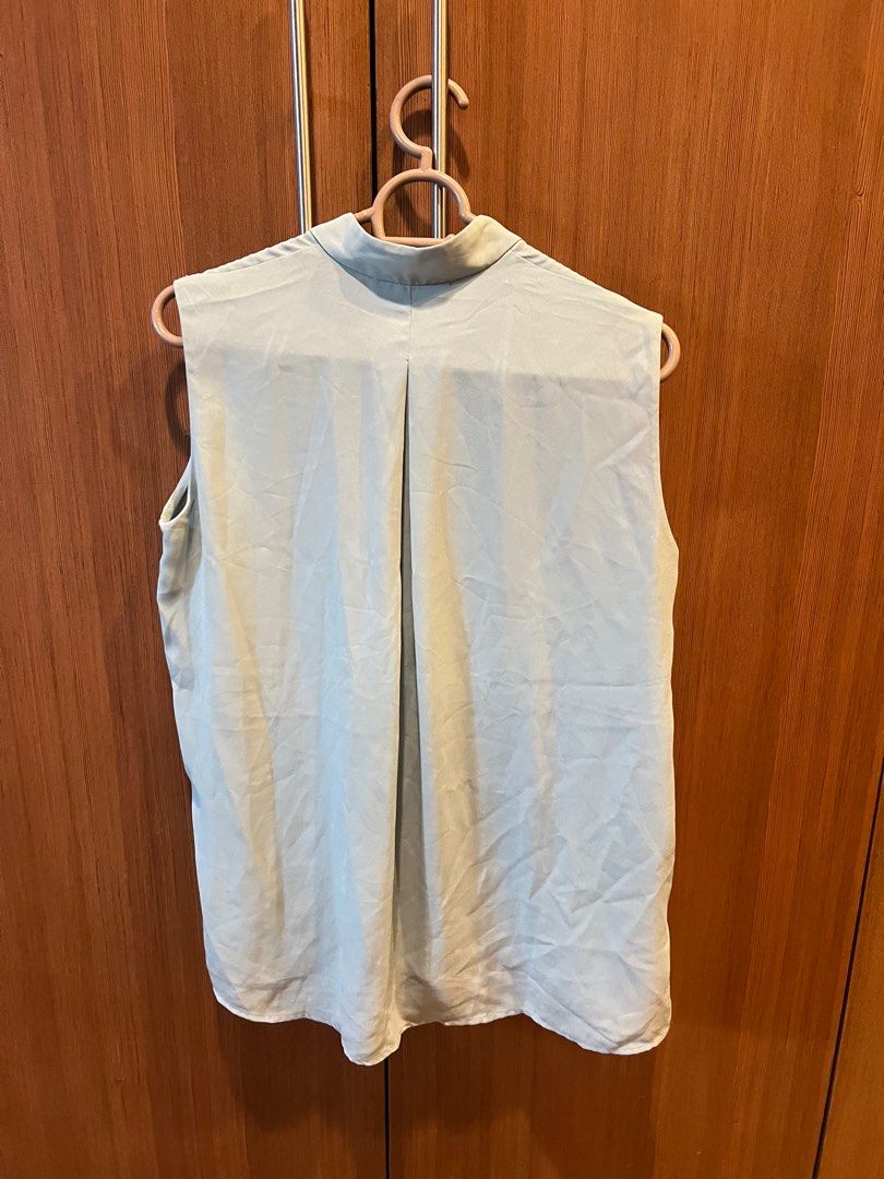 Mango Button down (Category: Blouses) located in Quezon City. Submitted by liz.ty (Listing ID 1350759334, Image 3). Description: Xs but actually fits medium frame Used once. In great condition. Selling low as i’m major decluttering my closet.