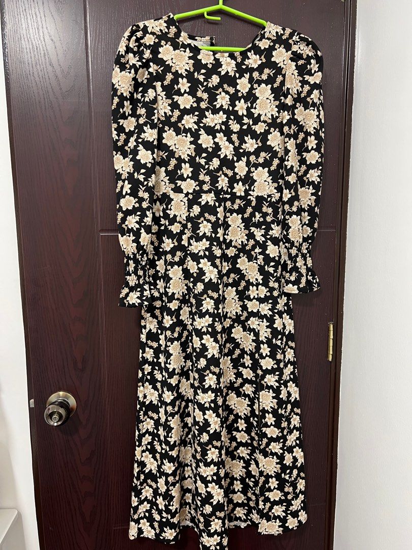 Mango floral dress (Category: Dresses) located in Carmona. Submitted by Raiment (Listing ID 1350745031, Image 1). Description: .