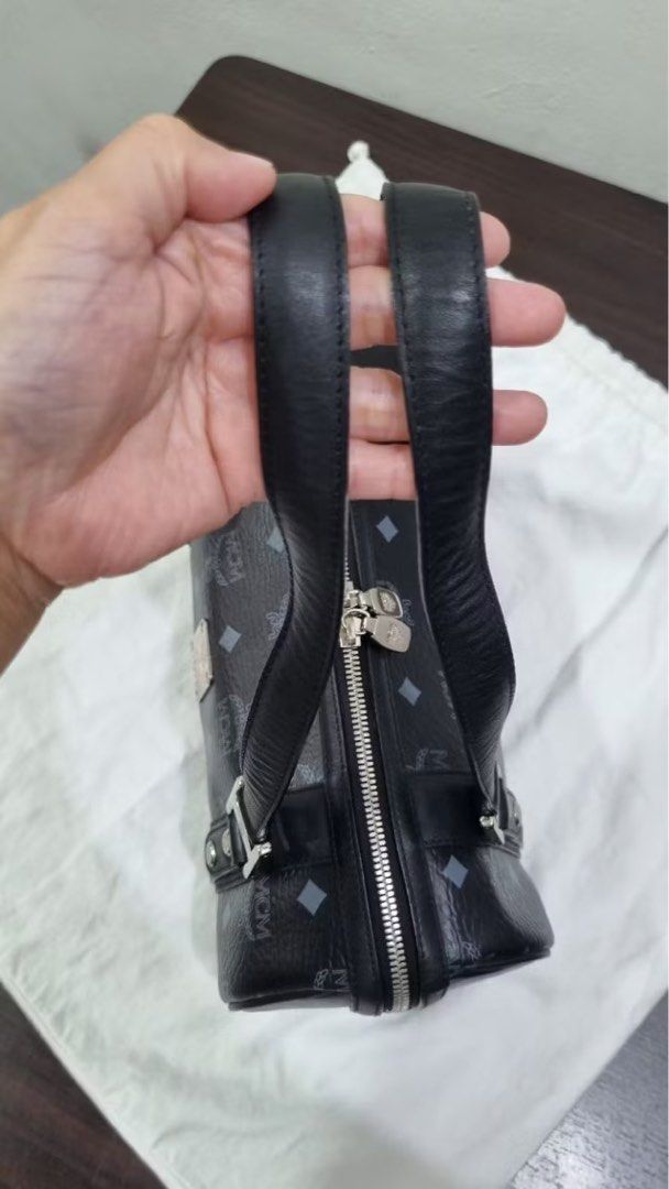 Original Mcm papillon - complete inclusions (Category: Luxury Bags & Wallets) located in Pasig City. Submitted by everythingmustgo_bygr (Listing ID 1350805549, Image 3). Description: Original MCM. Complete inclusions.