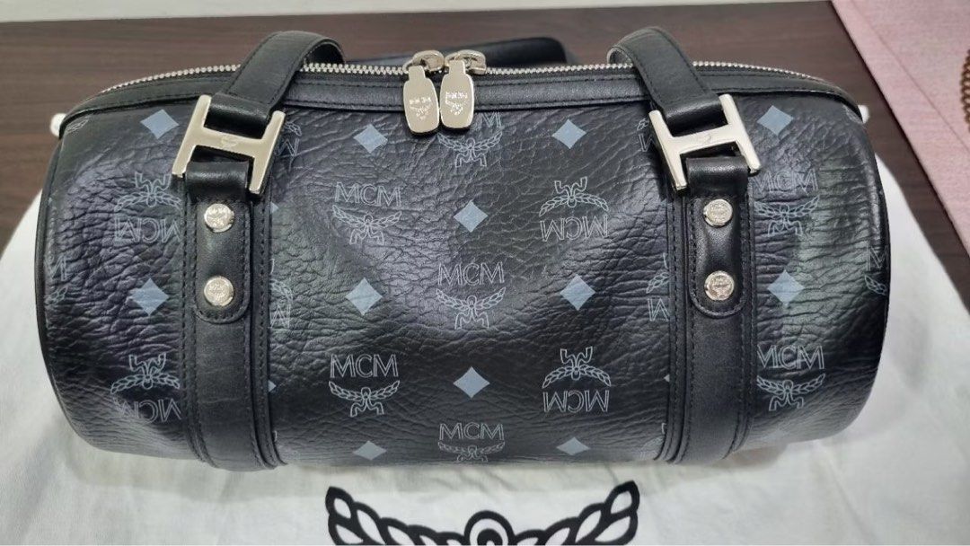 Original Mcm papillon - complete inclusions (Category: Luxury Bags & Wallets) located in Pasig City. Submitted by everythingmustgo_bygr (Listing ID 1350805549, Image 2). Description: Original MCM. Complete inclusions.