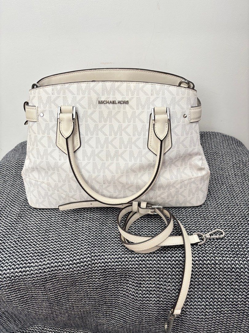 Michael Kors bag (Category: Luxury Bags & Wallets) located in Rizal. Submitted by declutter_q2222 (Listing ID 1350792316, Image 1). Description: Personal used Brand: Michael Kors Condition: well used, this was my favorite office bag as it has a lot of pockets and is very spacious, flaw will be the make up stain on the most inner pocket and the minor rubber lining issue (pls. See photos) Authenticity: 100 💯 yes Size: med- large, very good office 