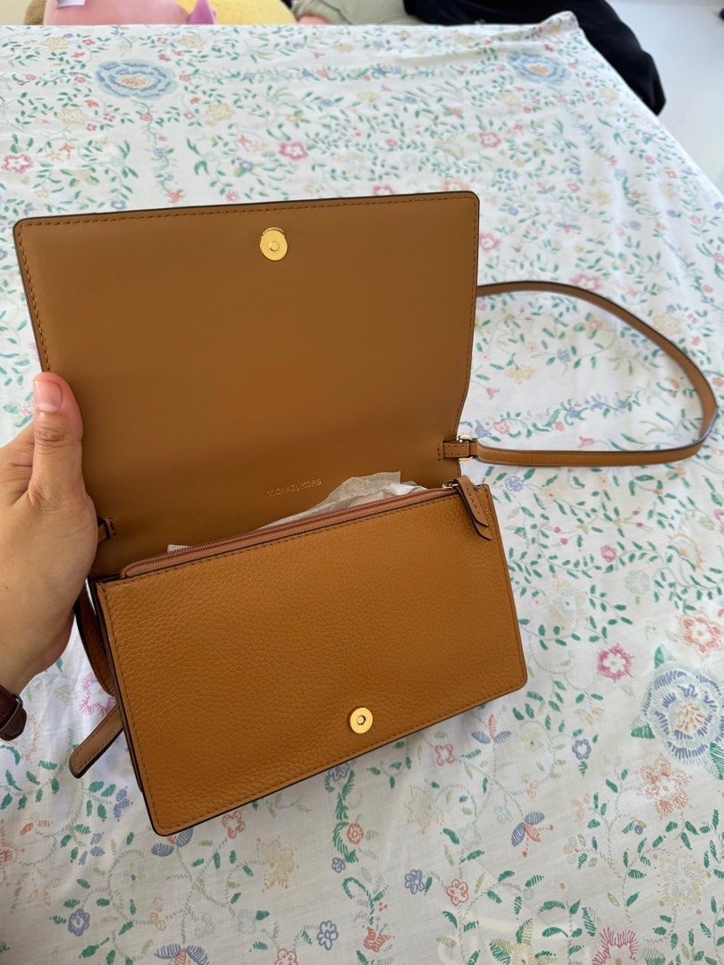 Michael Kors Jet Set Crossbody Bag (Category: Luxury Bags & Wallets) located in Leyte. Submitted by ricabnfc (Listing ID 1350760372, Image 3). Description: I really love how compact and chic this bag is. :) Price is negotiable. .