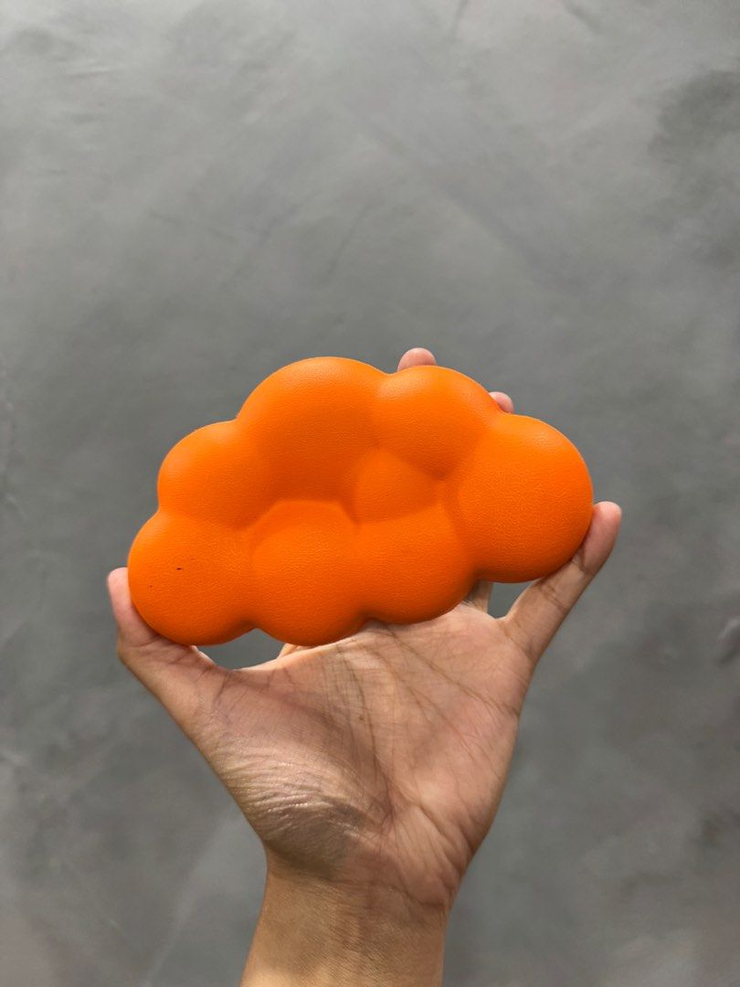 ORANGE WRIST REST CLOUD MOUSE PAD (Category: Mouse & Mousepads) located in Caloocan City. Submitted by anglca_ (Listing ID 1350893424, Image 3). Description: - orange - new, never used north caloocan. pm me!.
