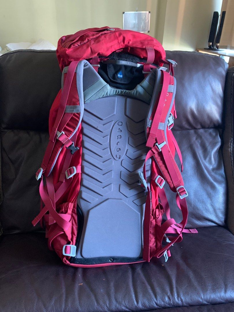 Osprey back pack variant 52 (Category: Backpacks) located in Angeles City. Submitted by criscoz (Listing ID 1350722590, Image 2). Description: Wala damage,d na nagamit .