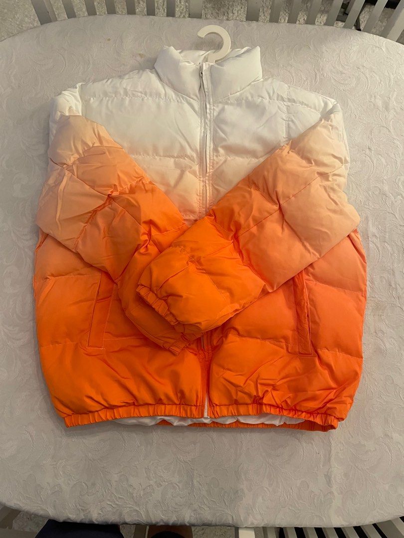 Ski Jacket Gradient (Category: Coats, Jackets and Outerwear) located in Singapore. Submitted by etvoila (Listing ID 1350726253, Image 2). Description: You will be able to try it when we meet up. Don’t hesitate to request pictures.