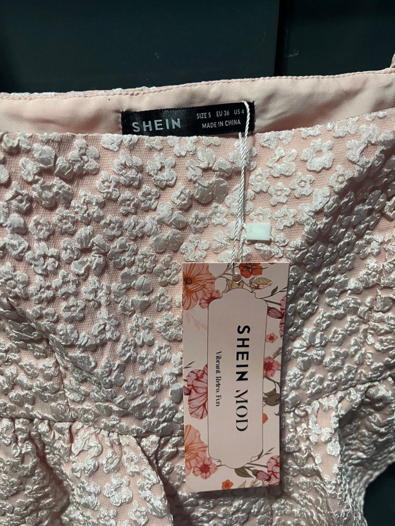 Sleeveless top (Category: Blouses) located in Malabon City. Submitted by manymoon (Listing ID 1350859375, Image 2). Description: - Haven’t used, just fitted once - size S on tag - Bought from SHEIN .