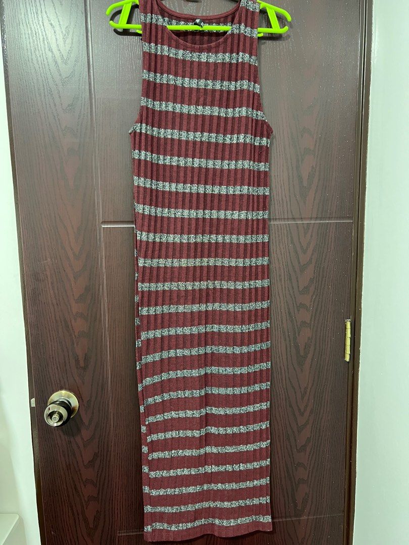 Stradivarius fitted dress (Category: Dresses) located in Carmona. Submitted by Raiment (Listing ID 1350745773, Image 1). Description: .
