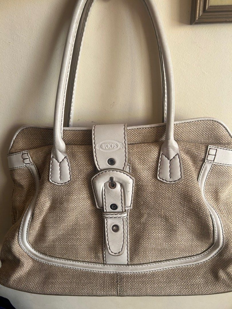 TOD’S vintage bag (Category: Luxury Bags & Wallets) located in Malabon City. Submitted by everythinggoeson (Listing ID 1350768270, Image 1). Description: preloved vintage tod’s straw bag magnet lock with 2 pockets inside (with zipper).