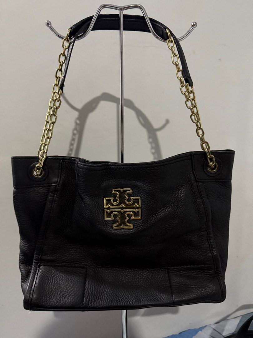 Tory burch britten matte black (Category: Luxury Bags & Wallets) located in Baliuag. Submitted by sadeckmiguel (Listing ID 1350756350, Image 1). Description: Tory burch britten matte black Width-14” Length-9” 9/10 condition 3500.