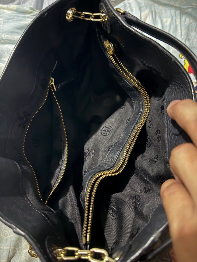 Tory burch britten matte black (Category: Luxury Bags & Wallets) located in Baliuag. Submitted by sadeckmiguel (Listing ID 1350756350, Image 3). Description: Tory burch britten matte black Width-14” Length-9” 9/10 condition 3500.