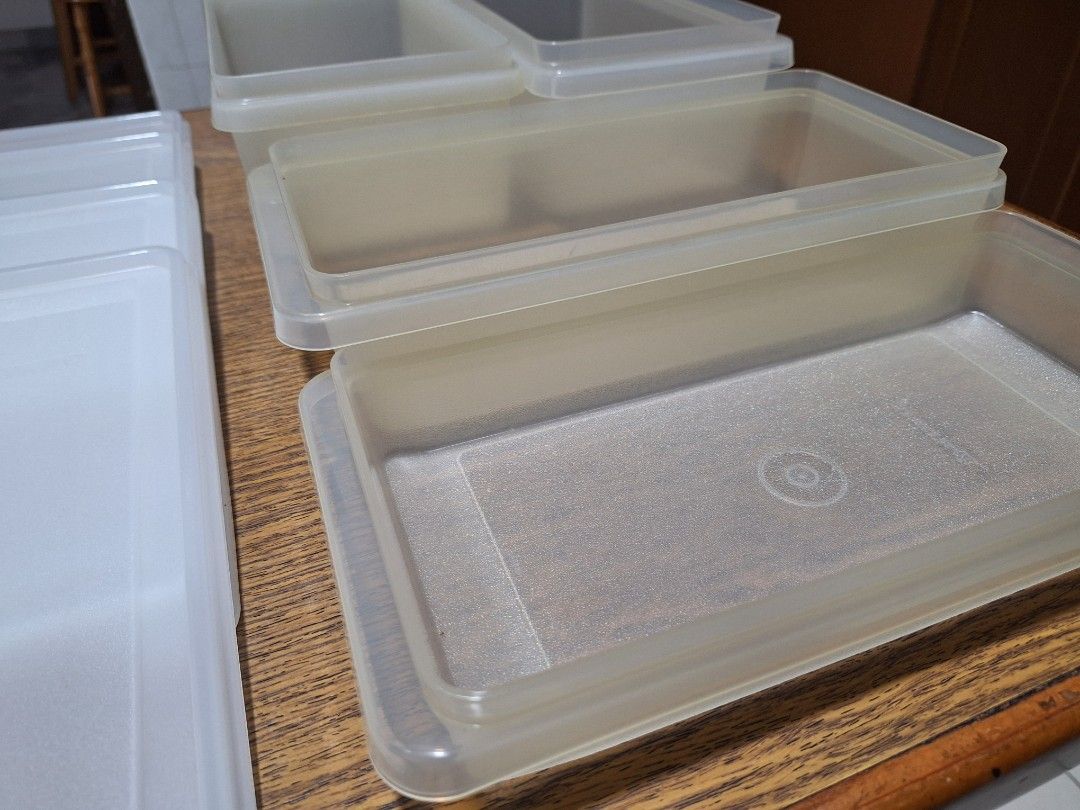 Tupperware Rectangle Shape 4pcs (Category: Food Organisation & Storage) located in Petaling Jaya. Submitted by unitedroad7 (Listing ID 1350771516, Image 2). Description: Rectangle Shape Tupperware Brand with cover. Various depth size. 25 x 13 cm.
