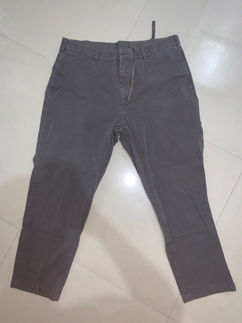 UNIQLO (Category: Trousers) located in Taguig. Submitted by jdyustine (Listing ID 1350837775, Image 2). Description: UNIQLO Trousers Stretchable Size: XL + Shipping fee.