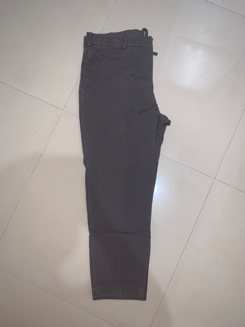 UNIQLO (Category: Trousers) located in Taguig. Submitted by jdyustine (Listing ID 1350837775, Image 1). Description: UNIQLO Trousers Stretchable Size: XL + Shipping fee.