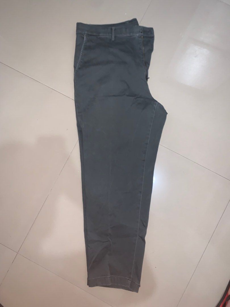 UNIQLO (Category: Trousers) located in Taguig. Submitted by jdyustine (Listing ID 1350839499, Image 1). Description: UNIQLO Trousers Stretchable Size: XL + Shipping fee.