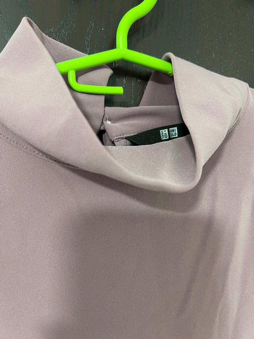 Uniqlo blouse (Category: Blouses) located in Carmona. Submitted by Raiment (Listing ID 1350744824, Image 2). Description: .