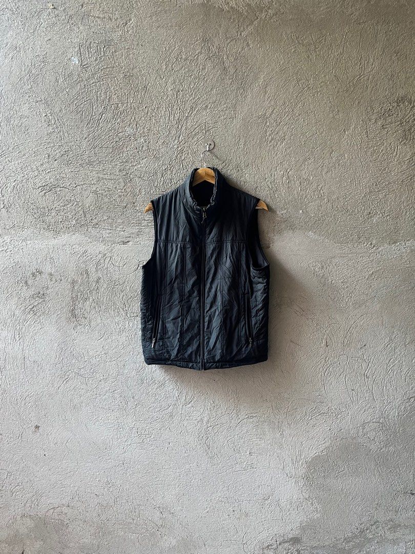Uniqlo Puffer Vest (Category: Activewear) located in Famy. Submitted by basicthrifted (Listing ID 1350863431, Image 3). Description: 1st pic for more details .
