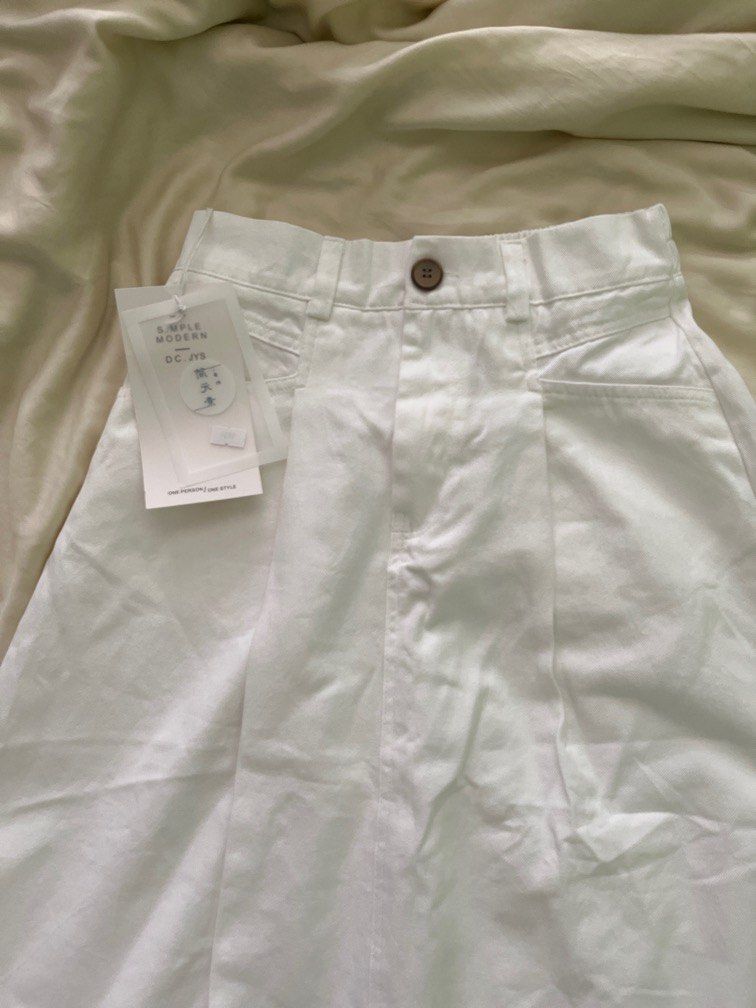 White Denim Skirt (Category: Skirts) located in Pasig City. Submitted by helloimnicee (Listing ID 1350721787, Image 1). Description: rfs: decluttering garterized.