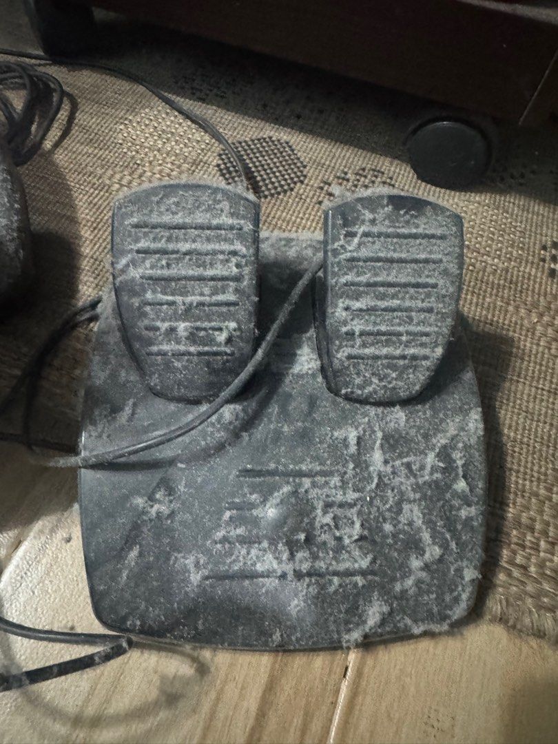 Xbox steering wheel (Category: In-Game Products) located in Calamba. Submitted by eukyeukyeuky (Listing ID 1350861799, Image 2). Description: NEGOTIABLE RUSH Madumi lang po Calamba, Laguna.