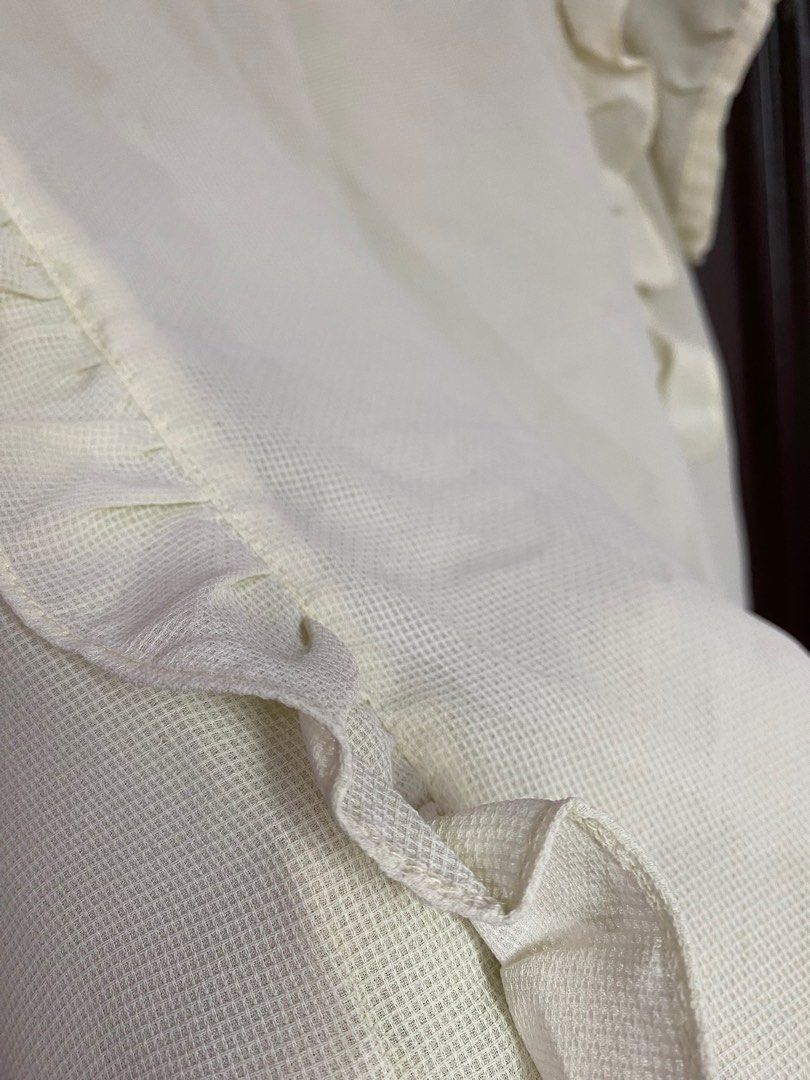 Yellow Summer Blouse (Category: Blouses) located in Manila. Submitted by pinpoints (Listing ID 1350732679, Image 3). Description: With missing button on one sleeve.