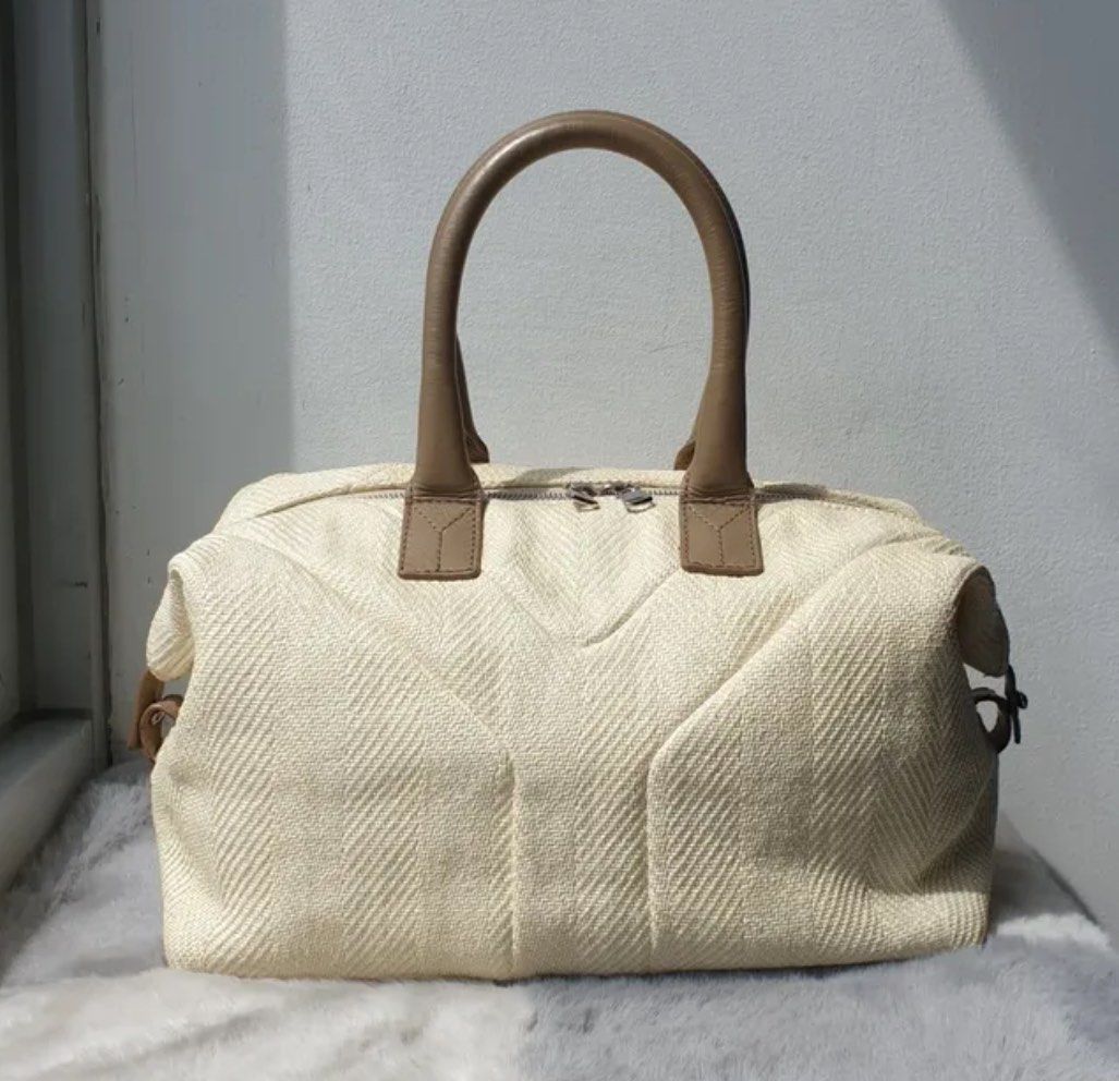 Ysl bowler bag (Category: Luxury Bags & Wallets) located in Santa Ana. Submitted by astonandariana (Listing ID 1350750415, Image 1). Description: .