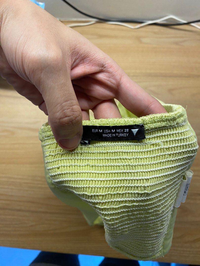 Zara Green Tube Top (Category: Others Tops) located in Manila. Submitted by rilalaina (Listing ID 1350794480, Image 2). Description: .