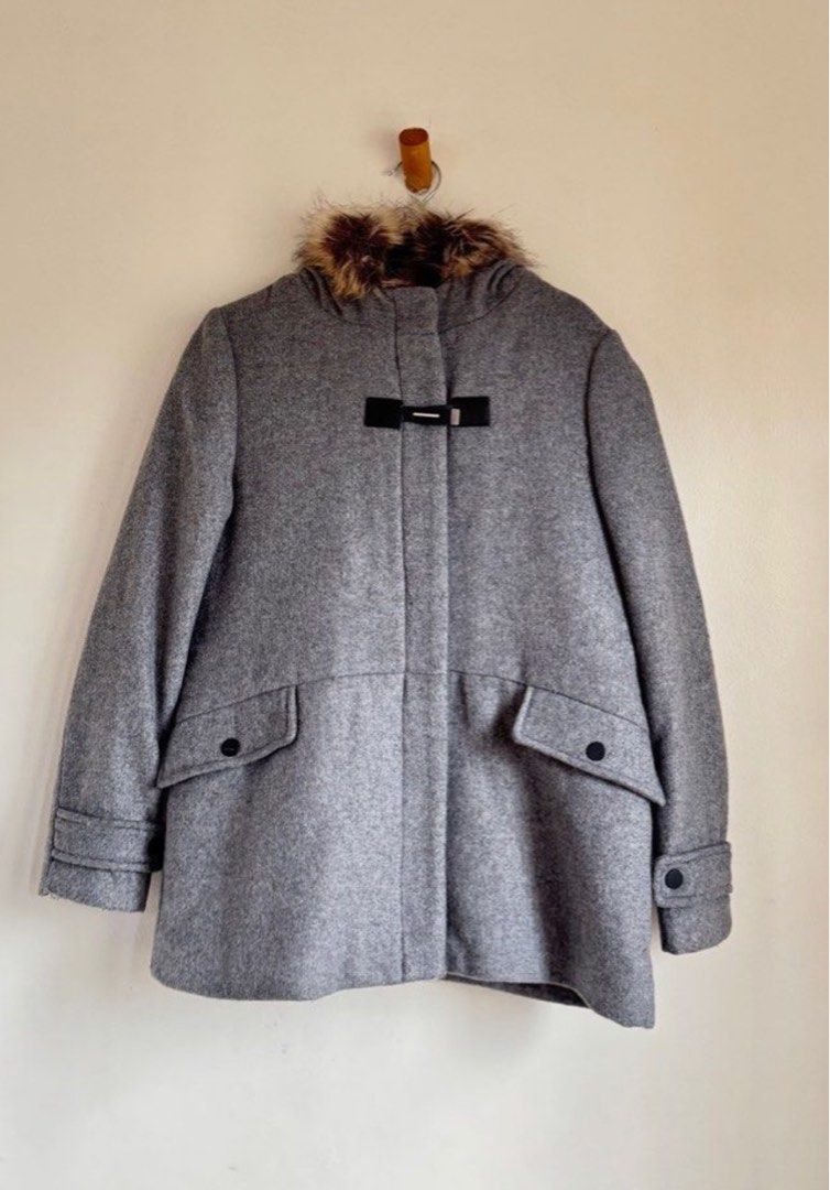 Zara Kids Trench coat (Category: Coats, Jackets and Outerwear) located in Tuguegarao City. Submitted by someofmystuff (Listing ID 1350825308, Image 1). Description: Bought for 3k Best fit to 9 YO Flaw is on the photo may bakbak lang yun maliit na leather pero hindi siya mapuputol yun outer leather lang thus selling super low Shipping s/o to the buyer via jrs or lbc only.