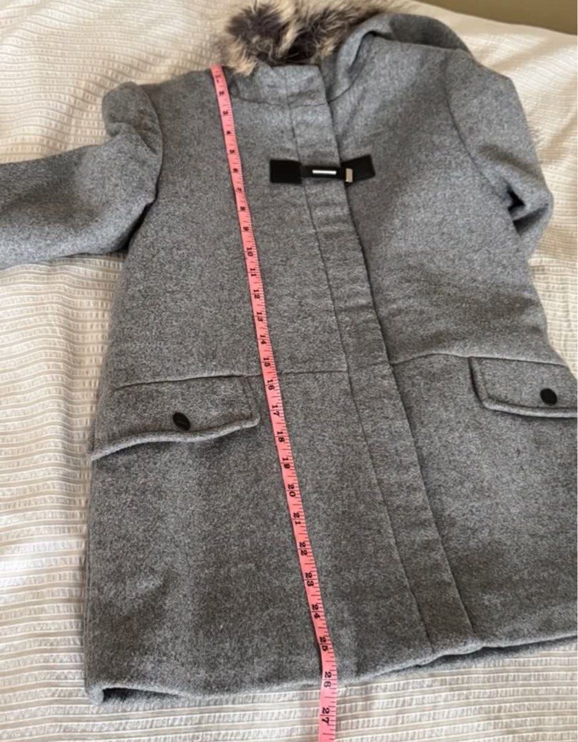 Zara Kids Trench coat (Category: Coats, Jackets and Outerwear) located in Tuguegarao City. Submitted by someofmystuff (Listing ID 1350825308, Image 2). Description: Bought for 3k Best fit to 9 YO Flaw is on the photo may bakbak lang yun maliit na leather pero hindi siya mapuputol yun outer leather lang thus selling super low Shipping s/o to the buyer via jrs or lbc only.